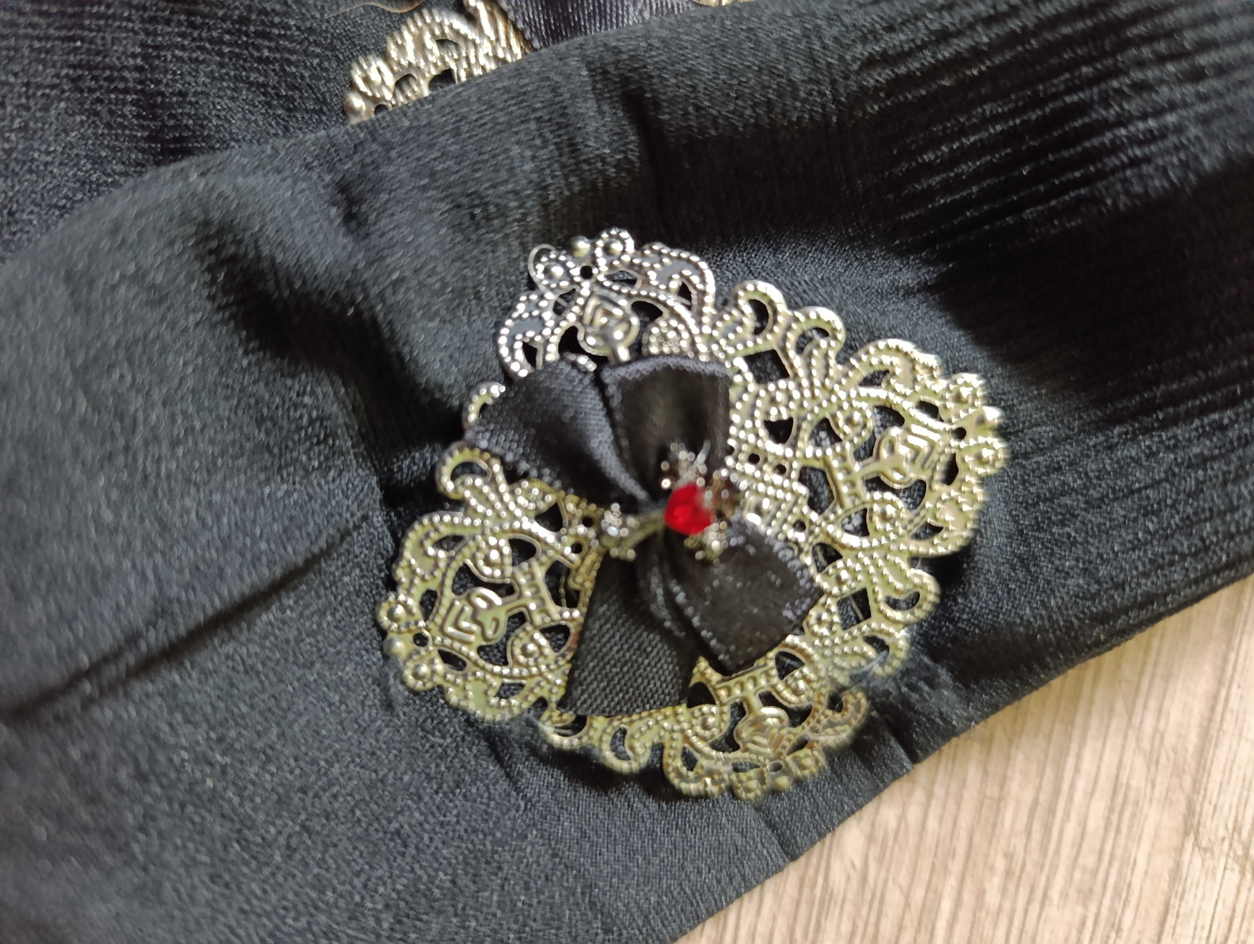 Rękawiczki dekorowane w stylu gotyckim