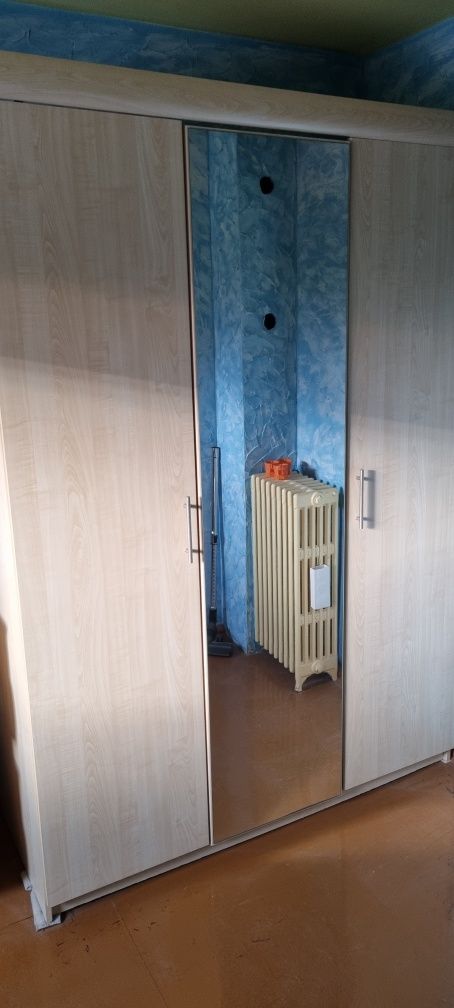 Szafa 3 drzwiowa