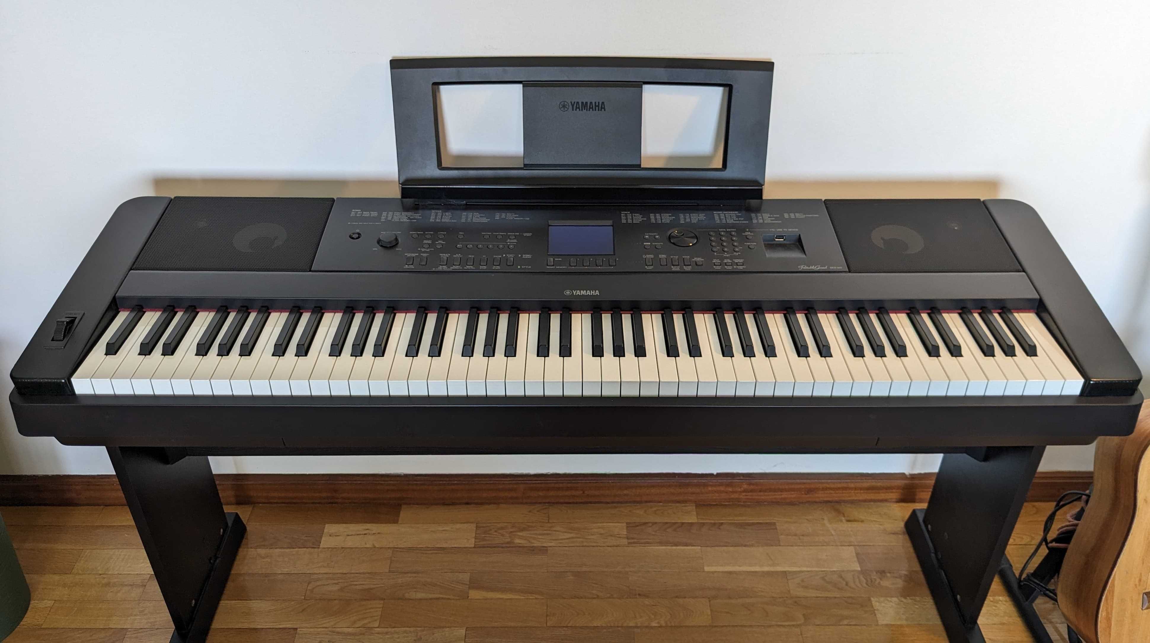 Piano digital Yamaha DGX 660