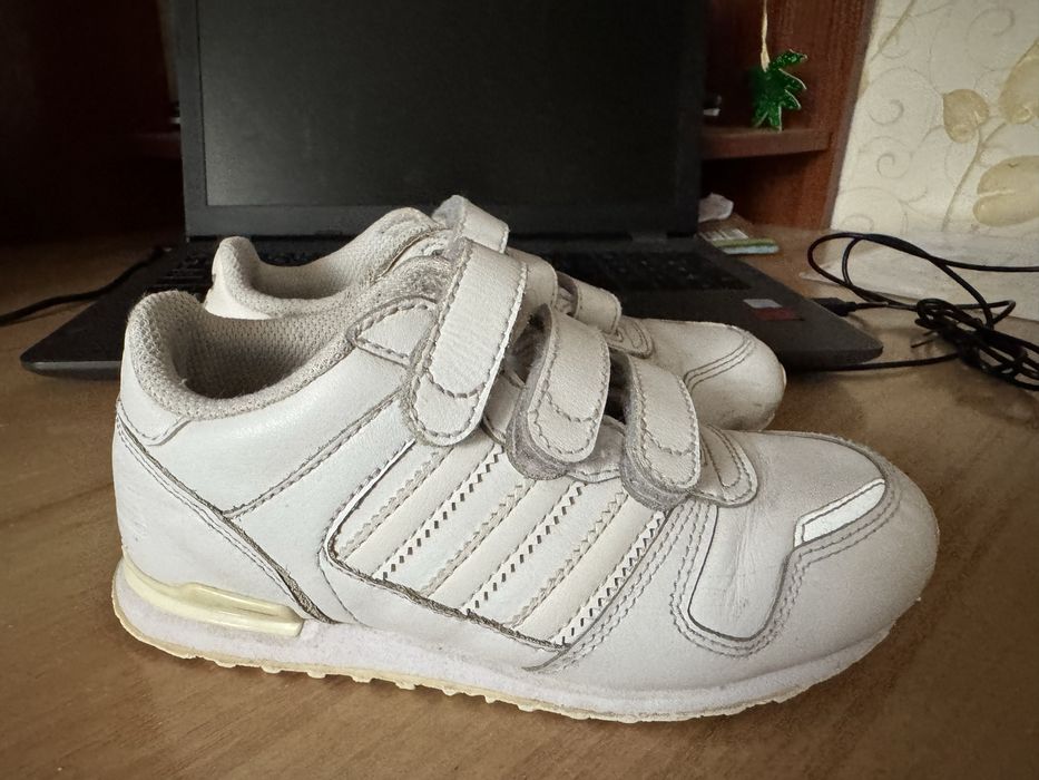 Кросівки білі  adidas