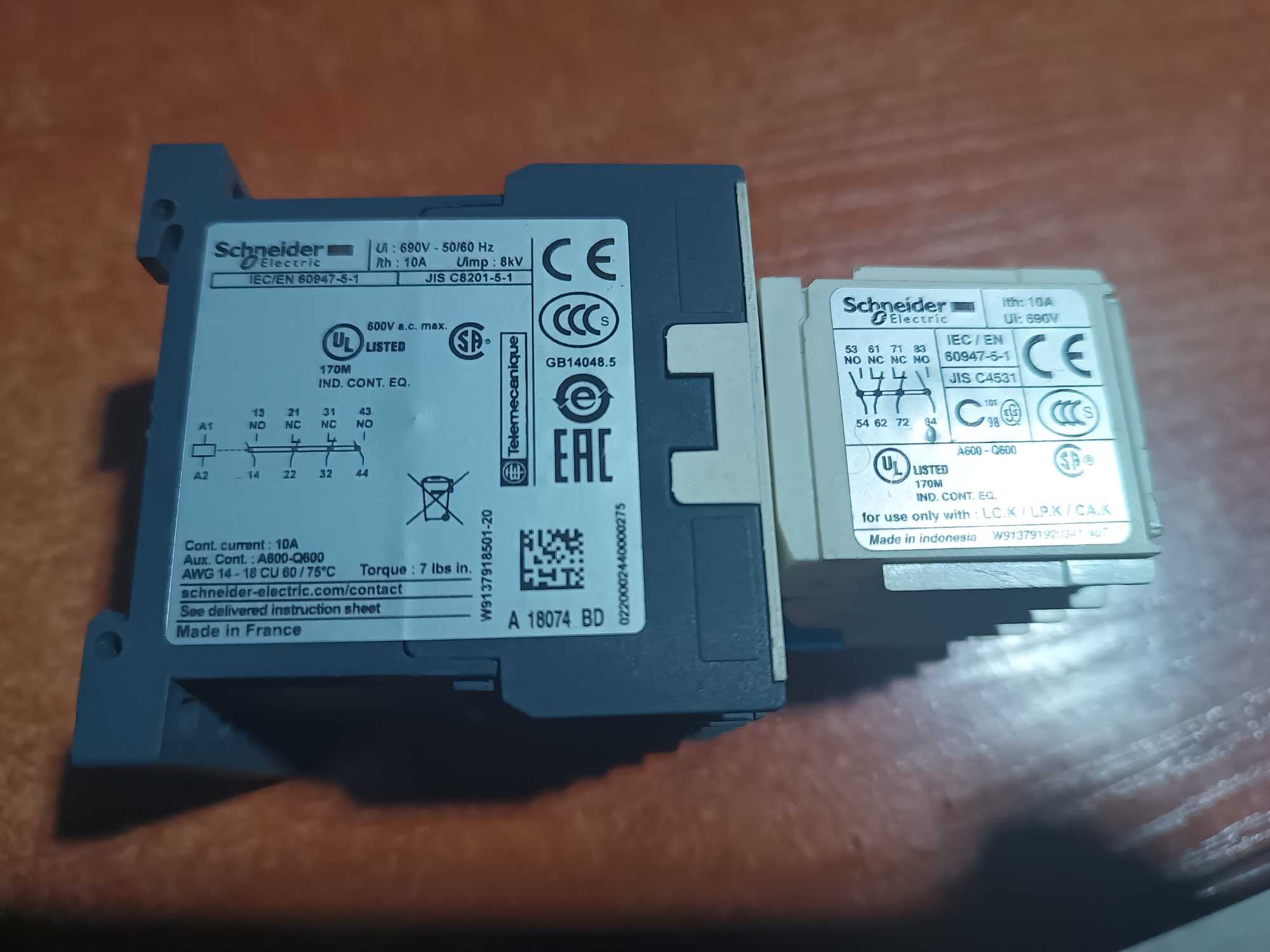 Schneider Stycznik pomocniczy 10A 2Z 2R 24V DC (CA3KN22BD) + LA1KN22
