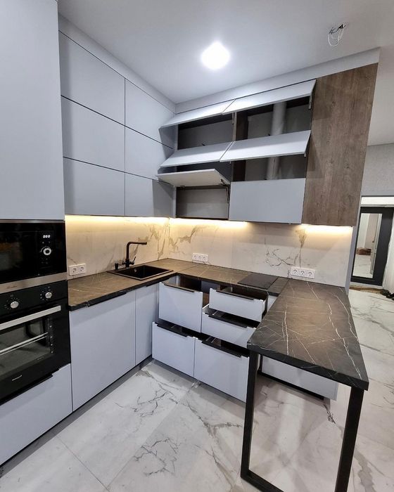 Кухня на замовлення замовлення.  Меблі під замовлення