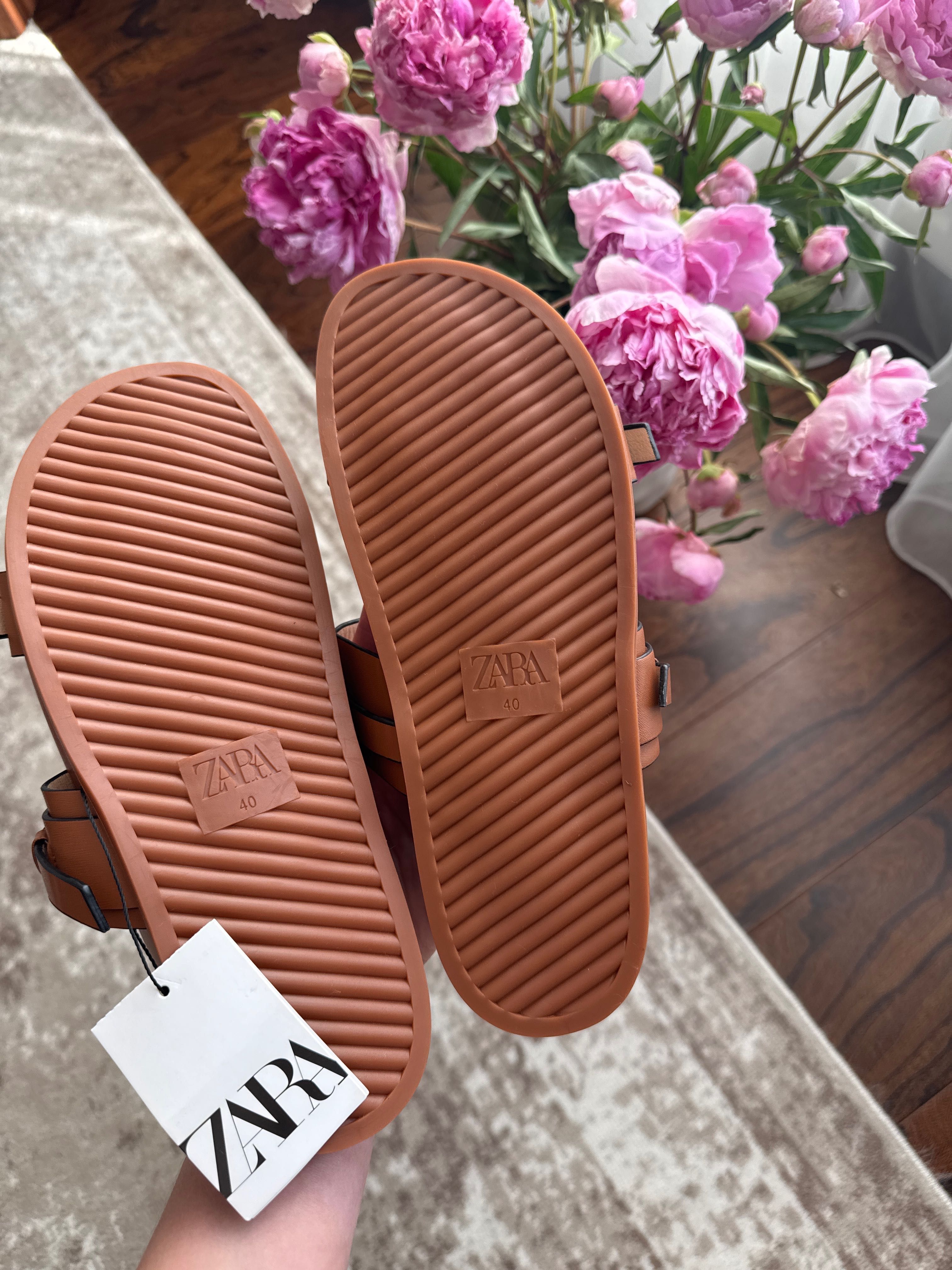 Шльопки Zara. Босоніжки шкіряні