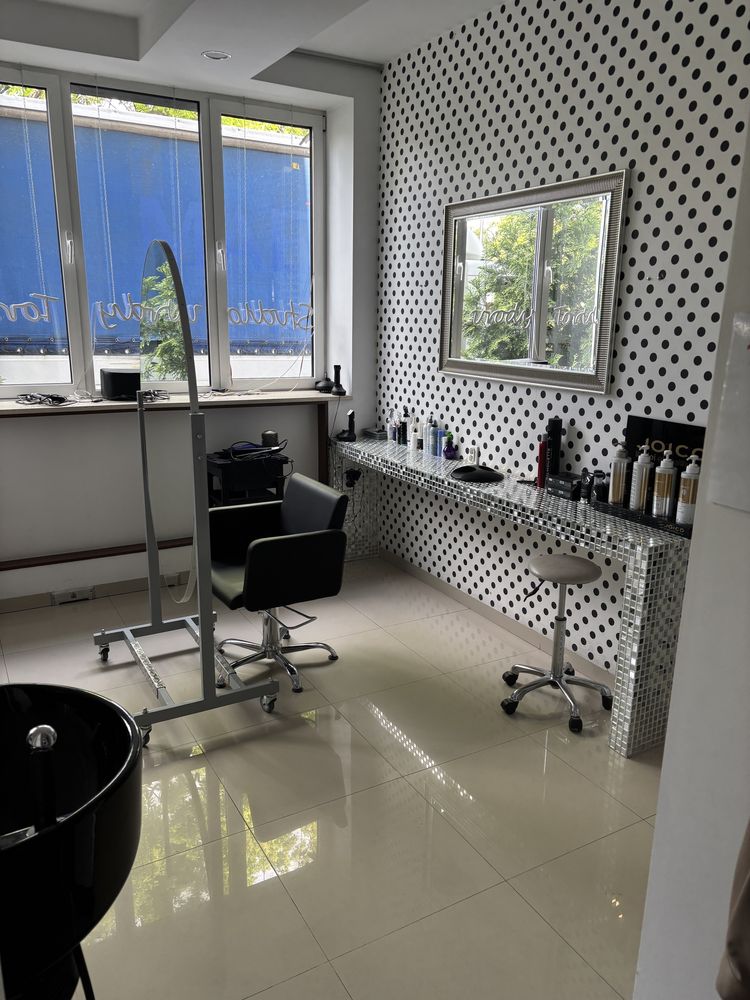 Odstąpie swietnie prosperujacy salon fryzjersko-kosmetyczny