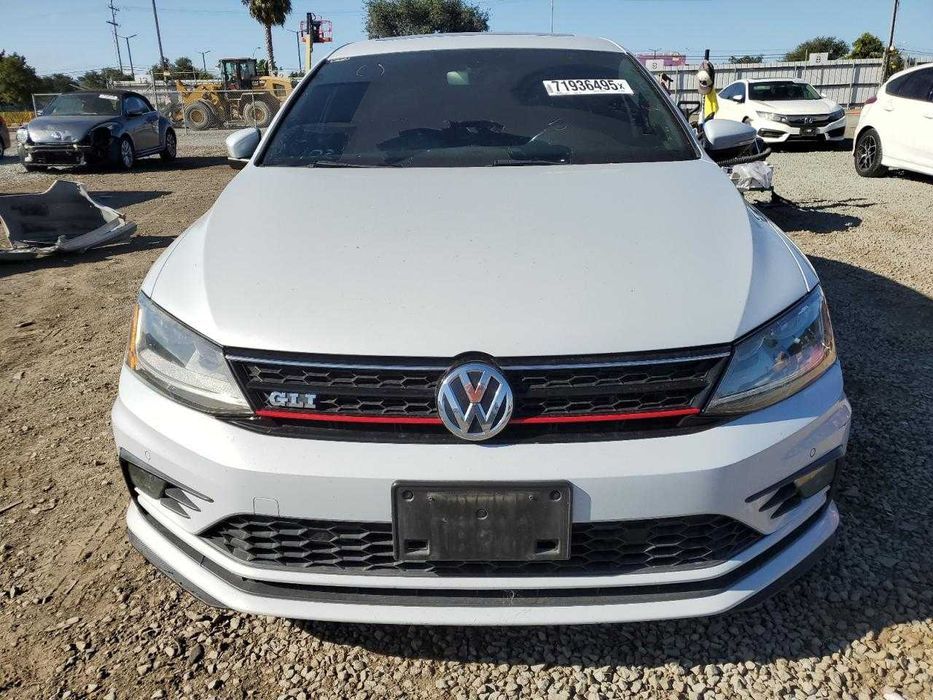 2018 VOLKSWAGEN JETTA GLI на площадці