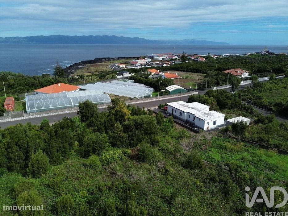 Terreno em Santo António de 248,00 m2