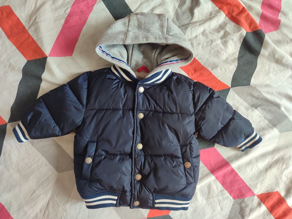 Демисезонная курточка  с капюшоном на заклепках.фирма Next.
Размер 9-1