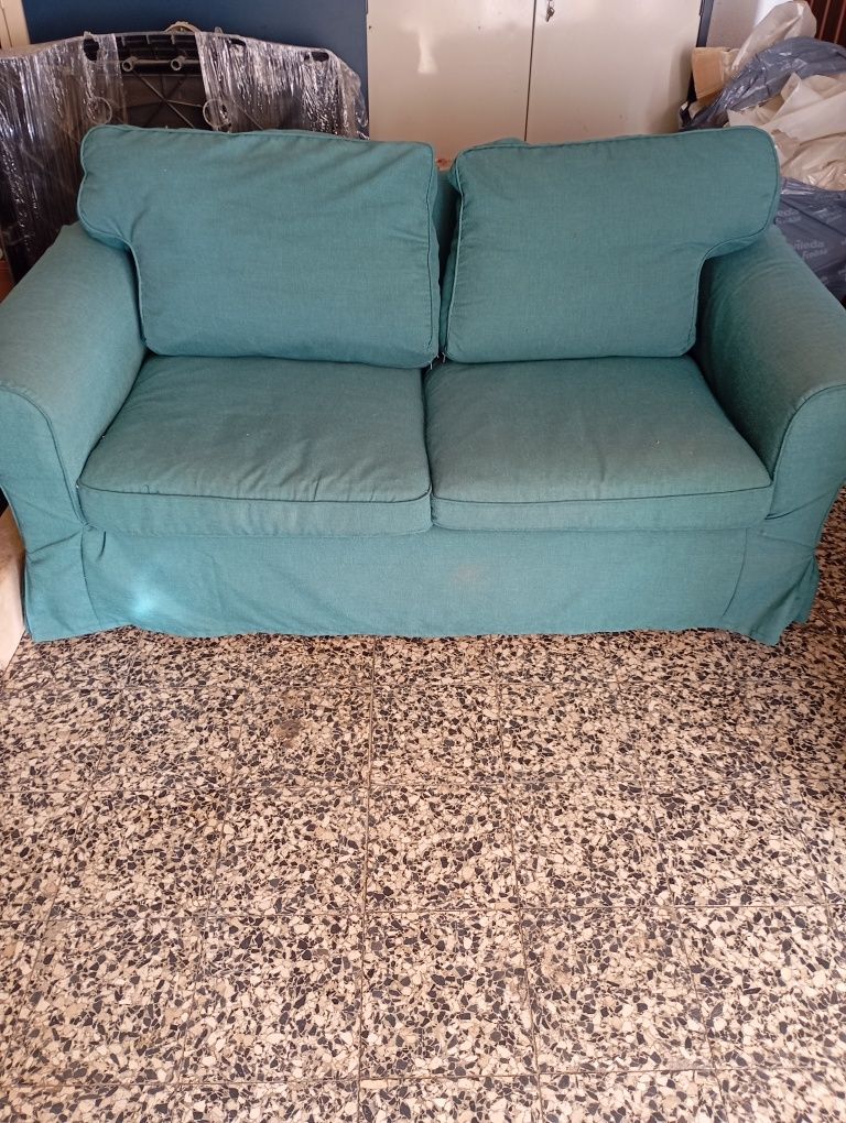 Vendo sofá de 2 lugares