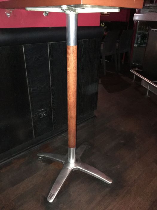 Meble z restauracji. Podstawy stołów / Krzesła / Hokery