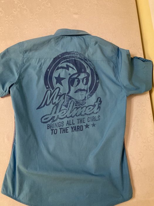 Koszula z krótkimi rękawami wygodna z napisami.