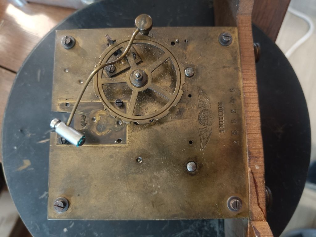 Stary zegar mechanizm naprawa