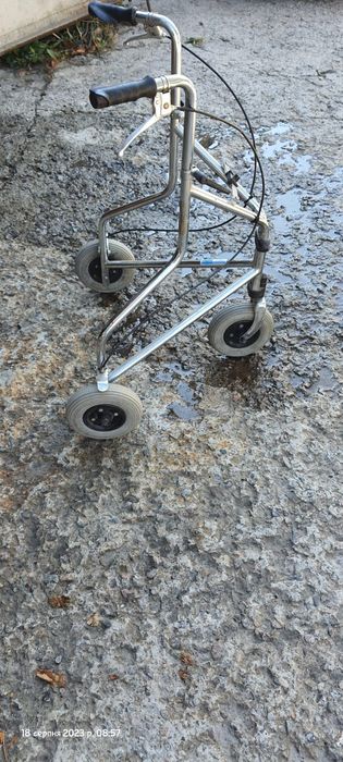 Инвалидная тачка 3 колеса.