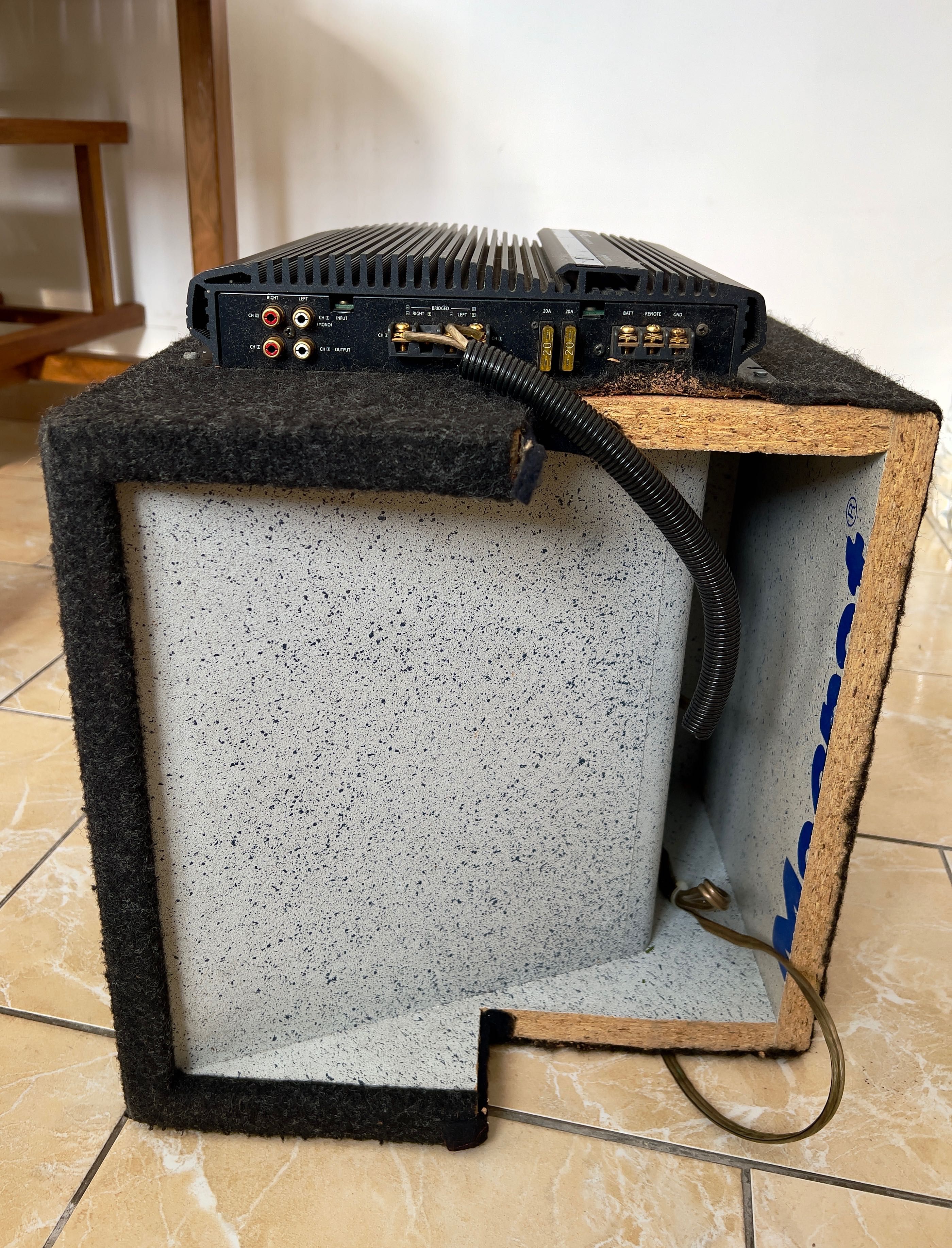 Subwoofer Magnat + Amplificador Alpine