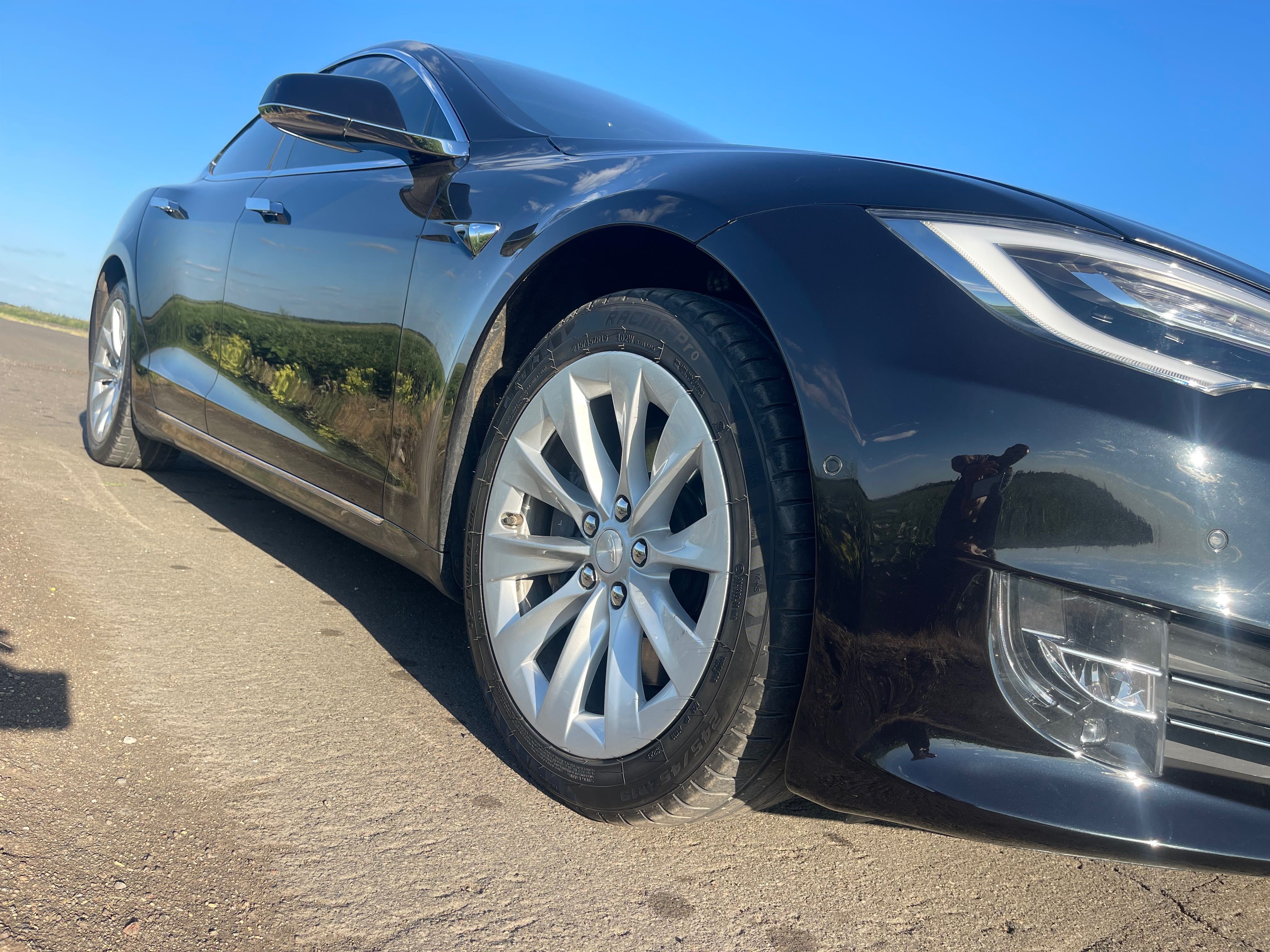 Авто Tesla s 75D