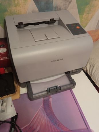 Цветной принтер Samsung CLP-300