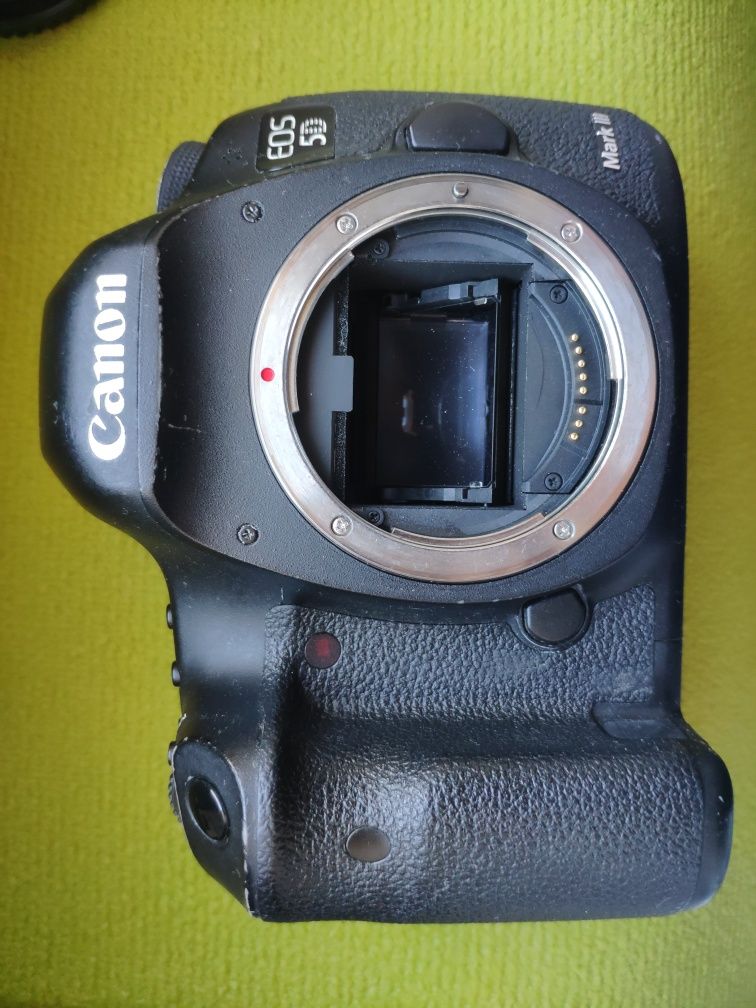 Canon 5D Mark III + Canon EF 50mm f/1.8 STM