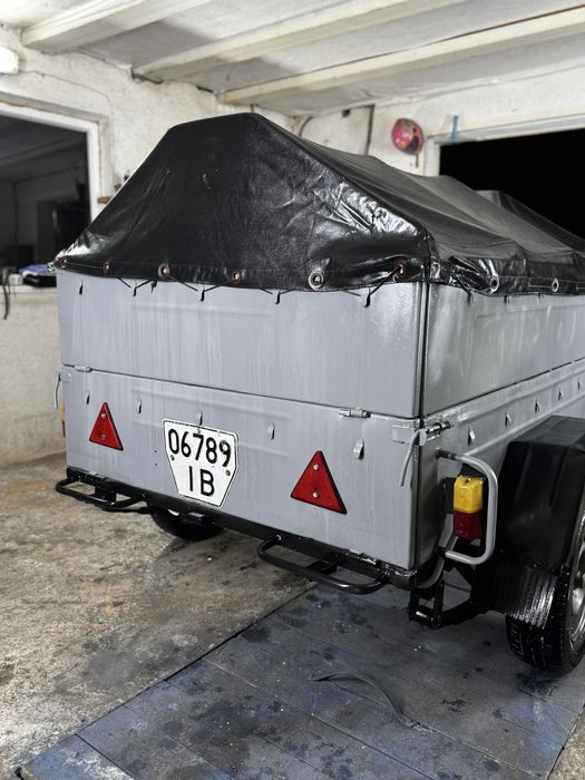 Причіп легковий 2000 року.