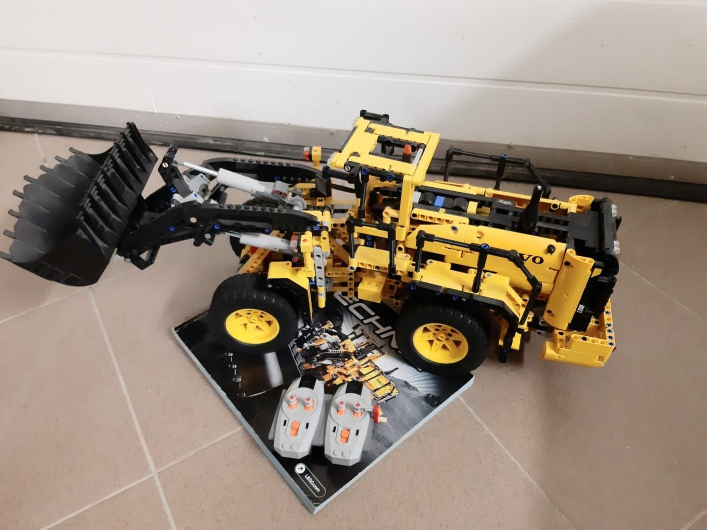 Lego Technic 42030 ogromna kopara, piloty