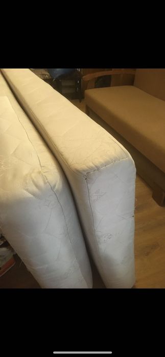 Продаються 2 білі матраци