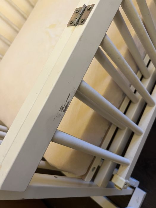 Łóżeczko dziecięce z funkcją bujania