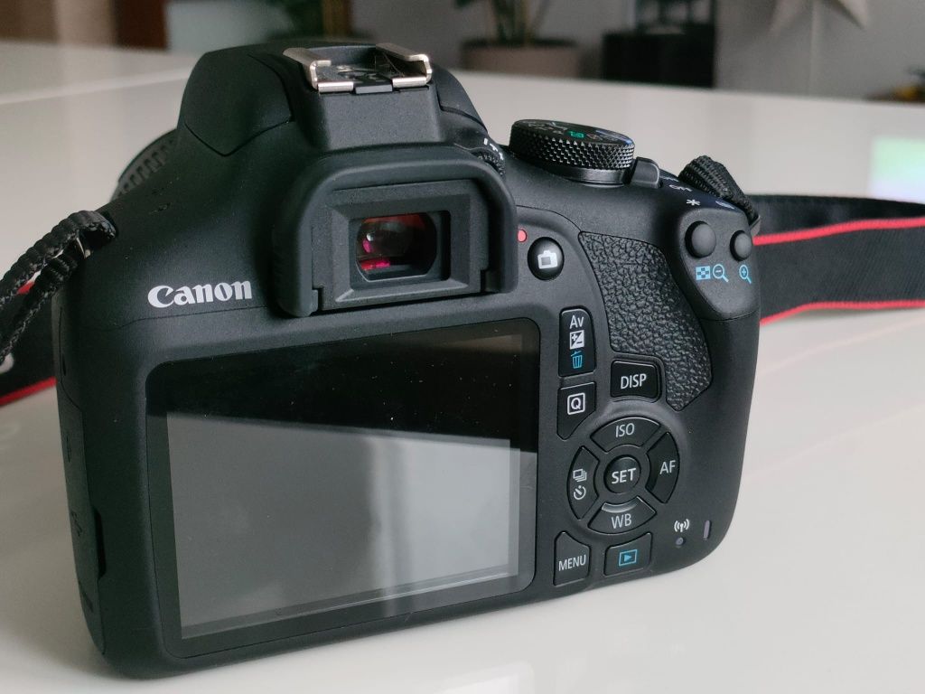 Aparat Canon EOS 2000D