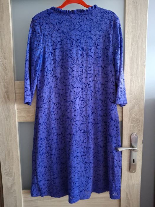 Granatowa sukienka koronkowa  44