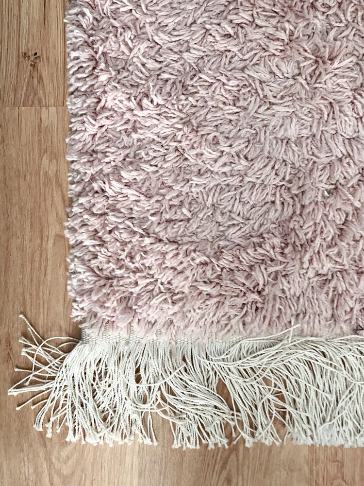 Dywan różowy duży z białymi frędzlami 120x170