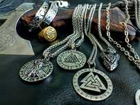Wisiorek nordycki dwustronny wiking wojownik Valknut runy Thor Odyn
