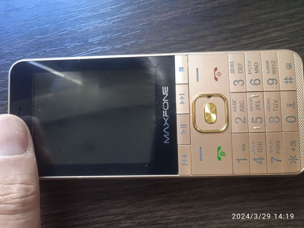 Мобильный Телефон на 4sim карты maxfone v6