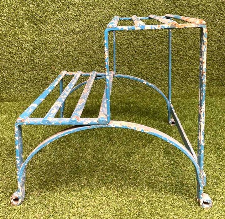 Escadote em ferro maciço