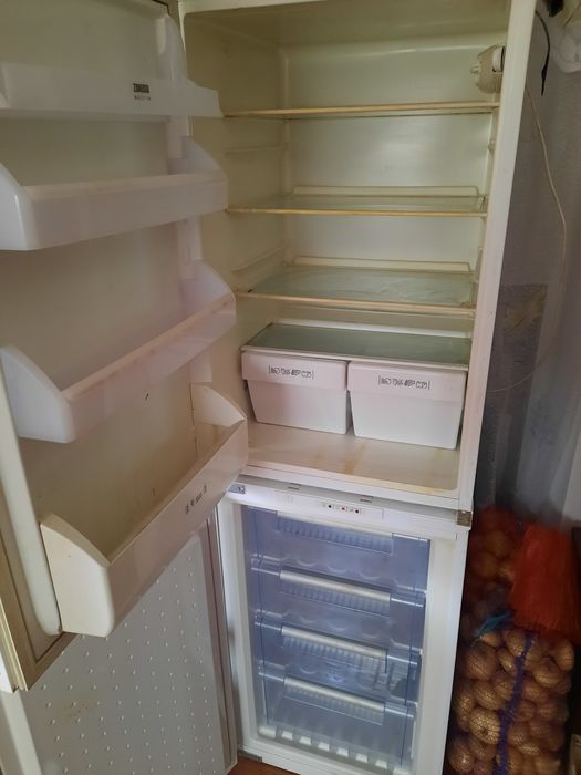 Холодильник морозілка zanussi.