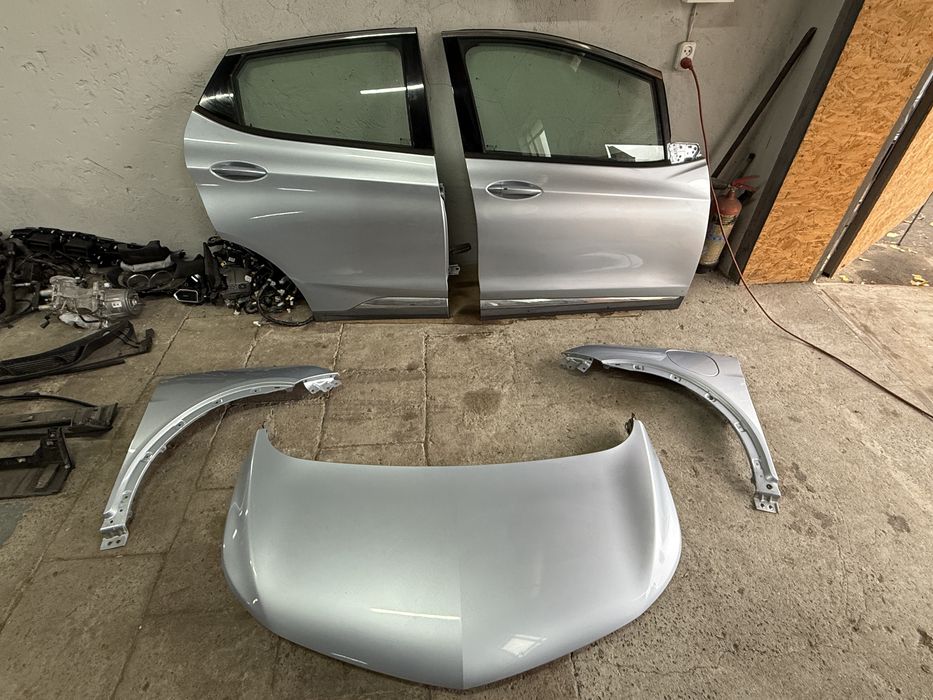 Капот в сборе Chevrolet Bolt EV 2017-2021 цвет 134B