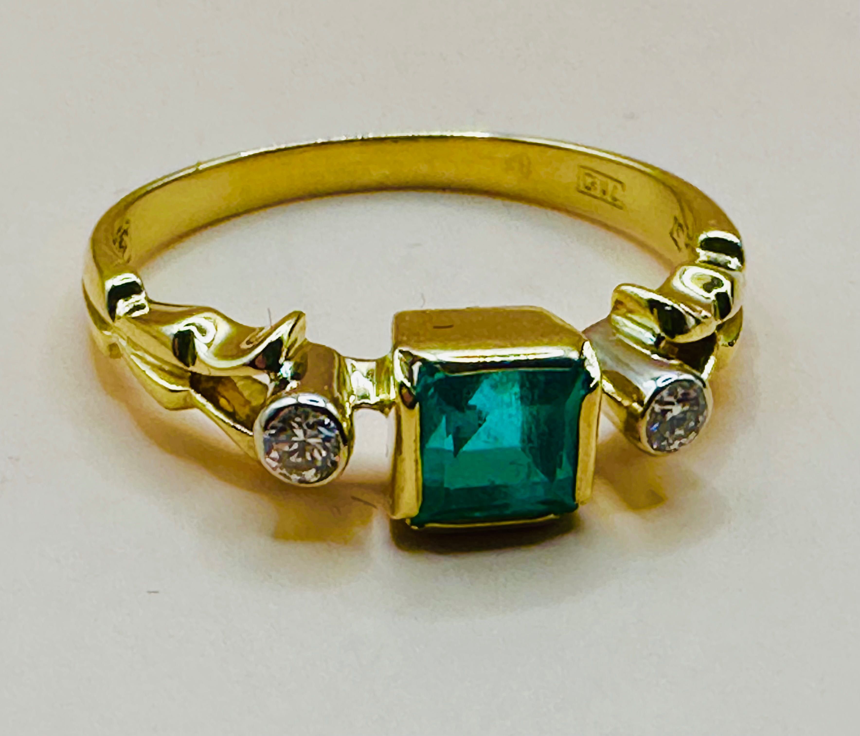 Золотое кольцо СССР с изумрудами и бриллиантами