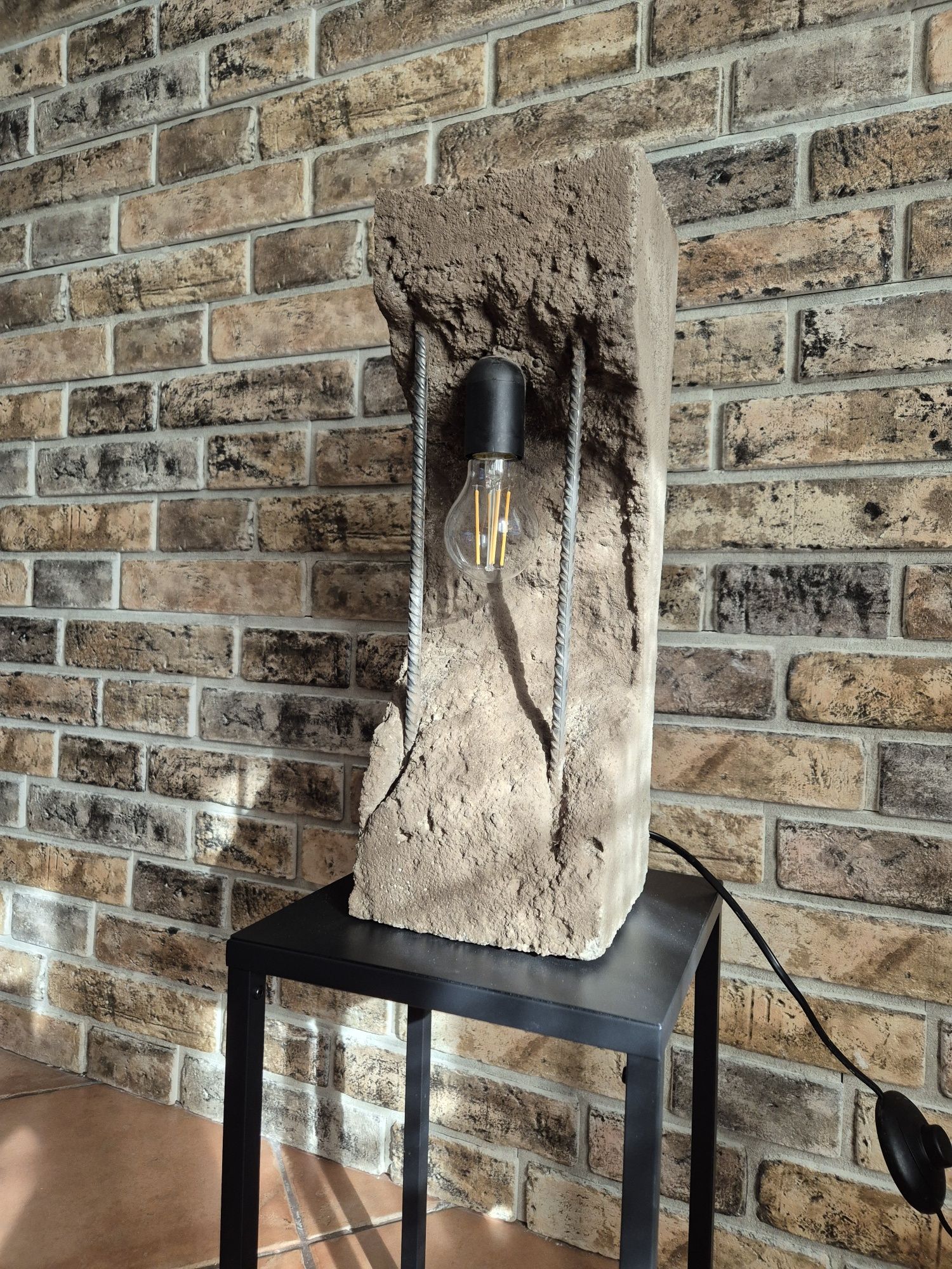 Betonowa lampa, unikat