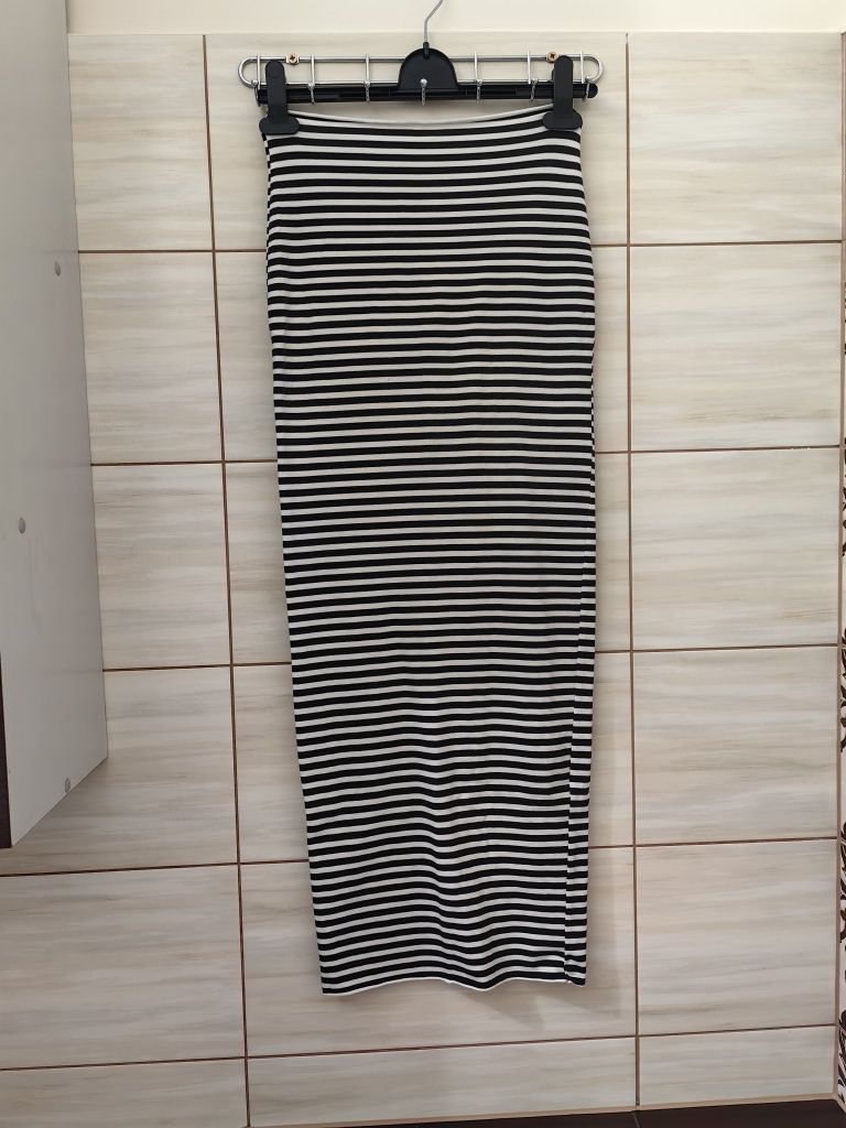 Długa spódnica maxi w paski czarno-biała Wassyl XS/S