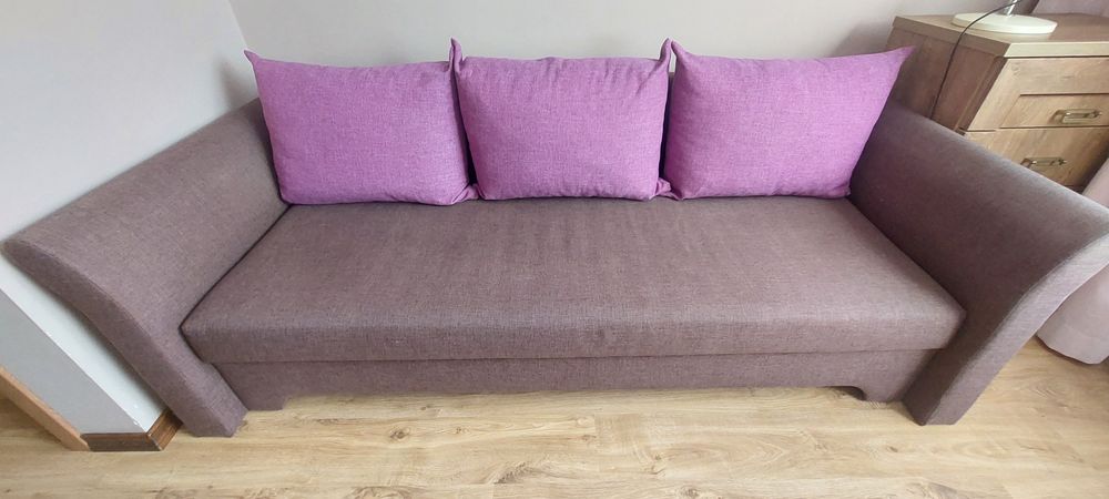 Sofa rozkładana z pojemnikiem na pościel