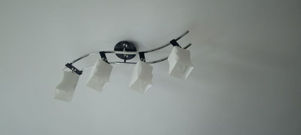Lampa srebrna do pokoju