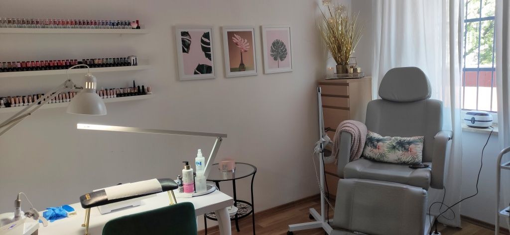 Gabinet  manicure/ pedicure lub inne