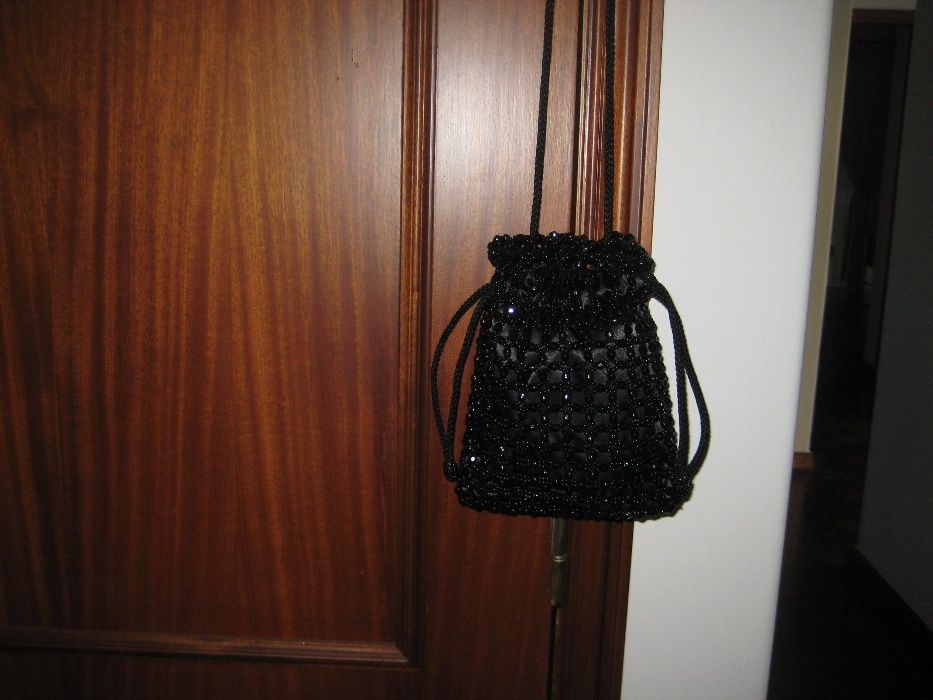 Mala preta missangas p/ombro ou mão(NOVA)