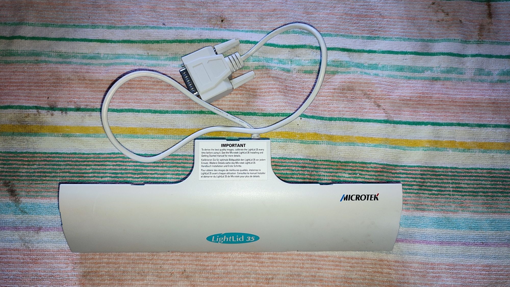 Zabytkowy skaner Microtek LightLid 35