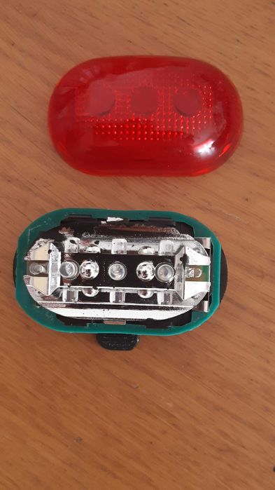 Luz Traseira para Bicicleta - Vermelha e Funcional a Pilhas