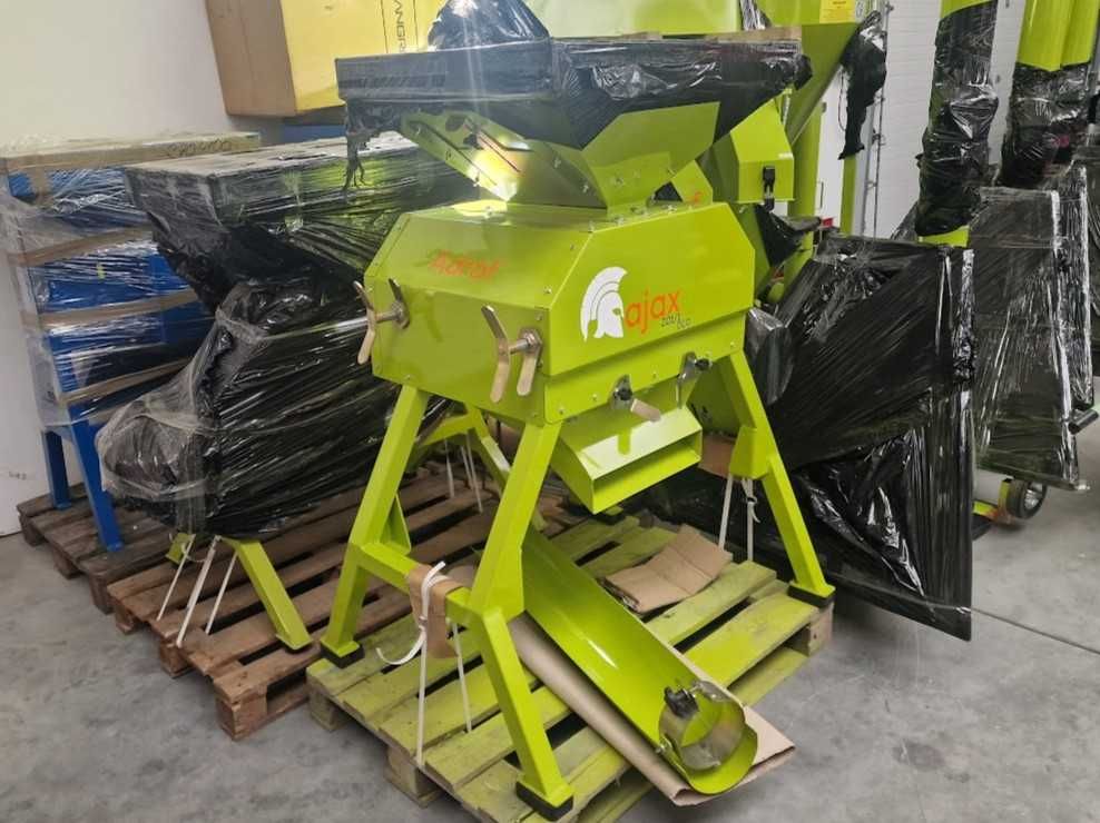 Zgniatacz ziarna GNIOTOWNIK Ajax Z01/1, silnik 7,5 kW Adraf