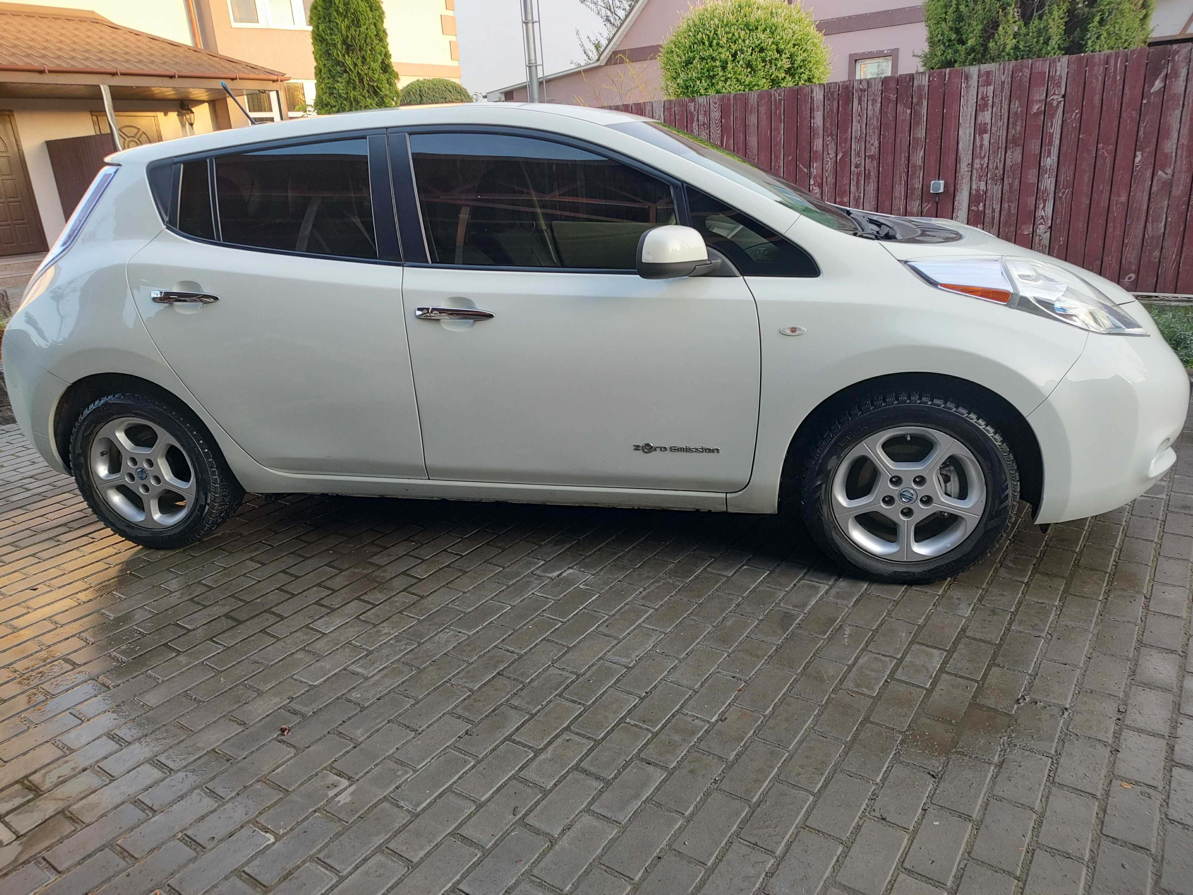 Nissan Leaf 2012p.