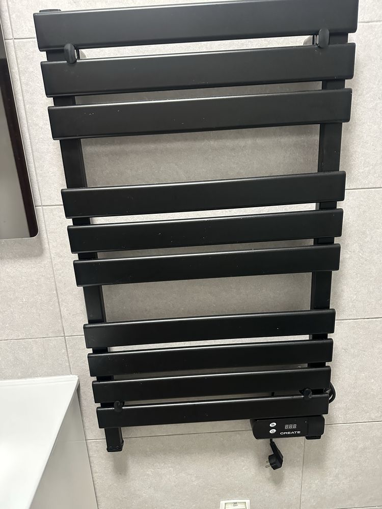 Aquecedor De Toalhas Preto, Create — fixo na parede com ou s/ parafuso