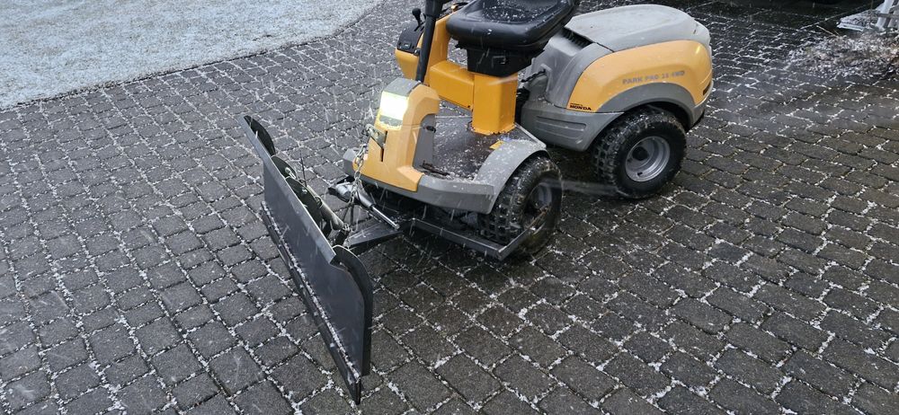 Pług do odśnieżania śniegu elektryczny Stiga Park traktorek kosiarka