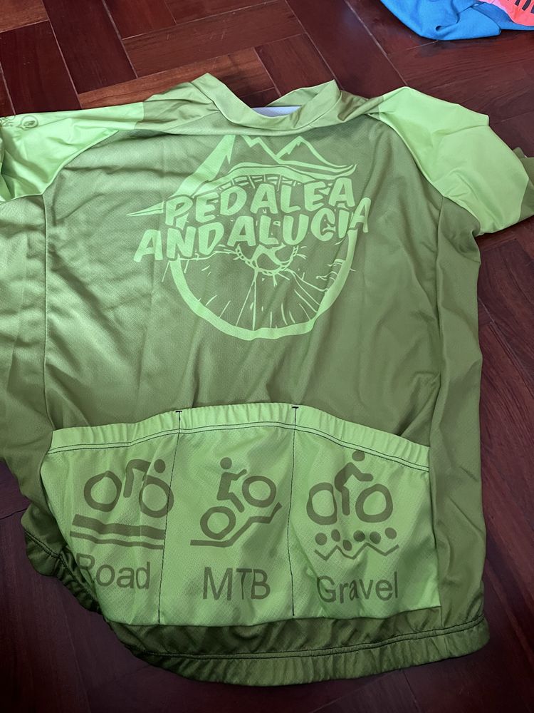 Calções e 1 jerseys de ciclismo