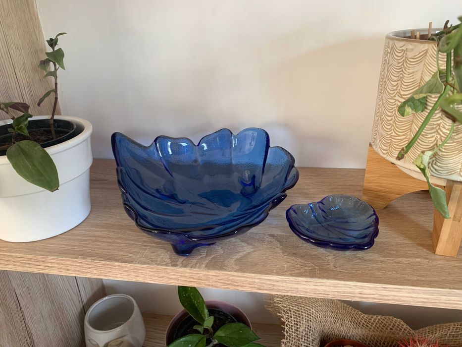 Patera liść oraz podstawka szkło PRL Krosno kobalt w kształcie serca