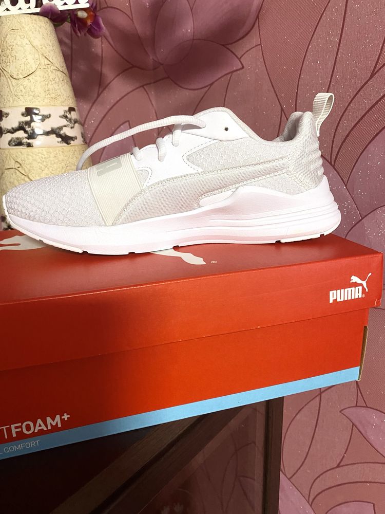 Жіночі кросівки Puma,38.5