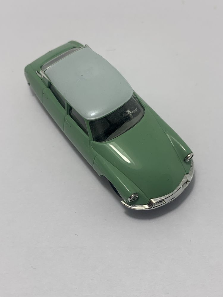 Citroen DS 19 da Busch escala 1/87 *