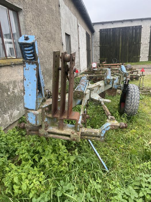 Agregat uprawowo-siewny; rozsiewacz; pług; talerzówka